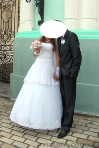 Продам шикарное эксклюзивное свадебное платье (белый цвет). ЕСТЬ ФОТО - <ro>Изображение</ro><ru>Изображение</ru> #1, <ru>Объявление</ru> #89899
