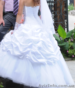 Шикарное свадебное платье!!! - <ro>Изображение</ro><ru>Изображение</ru> #3, <ru>Объявление</ru> #570378