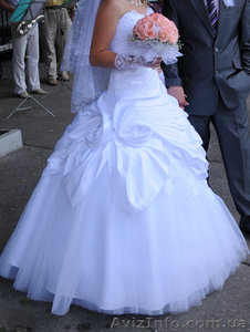 Шикарное свадебное платье!!! - <ro>Изображение</ro><ru>Изображение</ru> #4, <ru>Объявление</ru> #570378