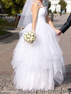 Шикарное свадебное платье торгуюсь  - <ro>Изображение</ro><ru>Изображение</ru> #1, <ru>Объявление</ru> #575040