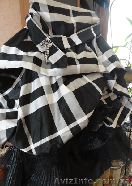 Выпускное платье! Очень красивое! Атласное (из Италии, стоило 300 евро - <ro>Изображение</ro><ru>Изображение</ru> #2, <ru>Объявление</ru> #914427