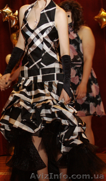 Выпускное платье! Очень красивое! Атласное (из Италии, стоило 300 евро - <ro>Изображение</ro><ru>Изображение</ru> #1, <ru>Объявление</ru> #914427